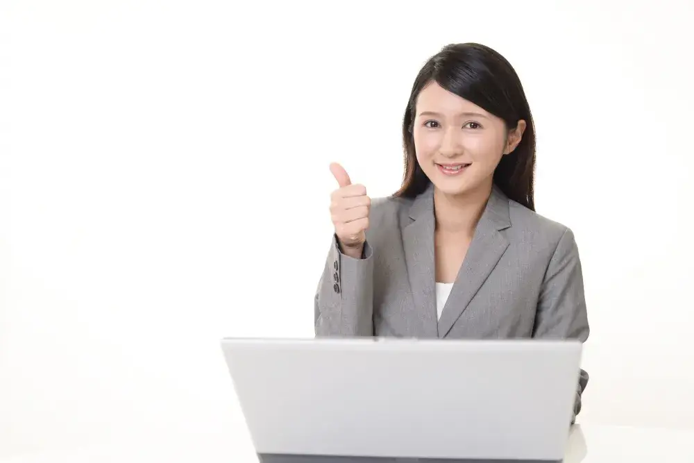 事務スタッフ（正社員）募集｜未経験OK・車好き歓迎！